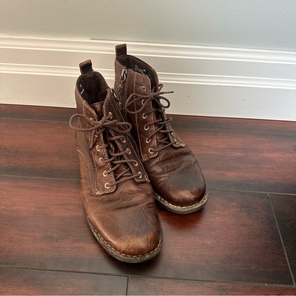 Size 8.5 Clarks Nikki North Brown Leather Ankle Boots - Picture 3 of 6